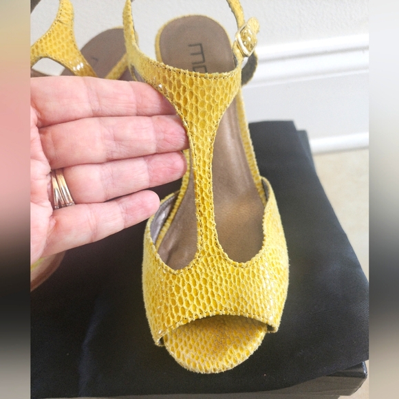 Yellow Moda Spana heels, Snake Pattern, Size 8, with Cork platform - Picture 6 of 6